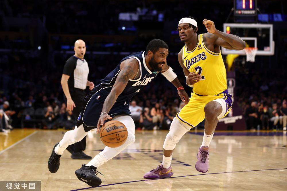 场上仅剩十 场上仅剩十