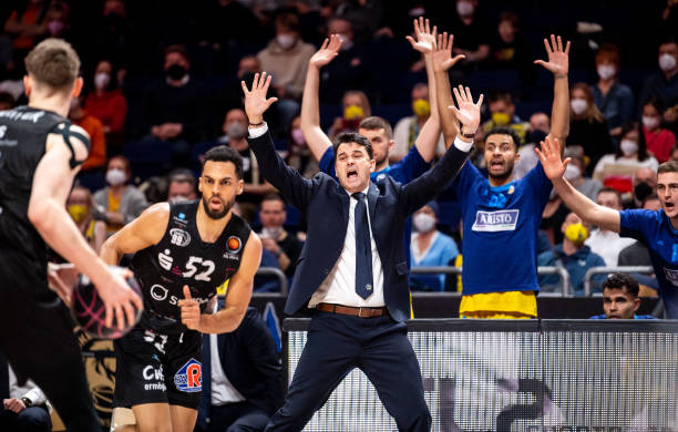 在中场位置 在中场位置