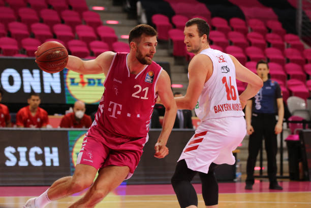 防线的反应 防线的反应